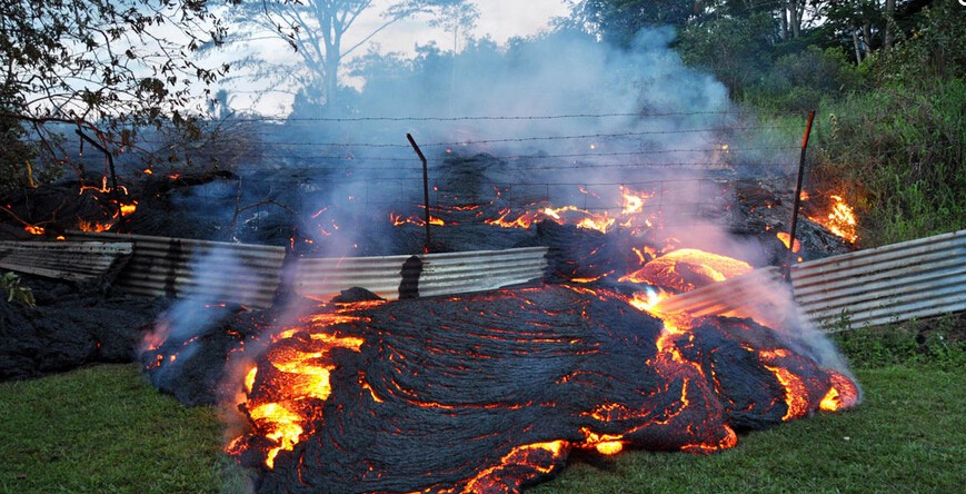 震撼：夏威夷火山喷发后岩浆直冲居民区